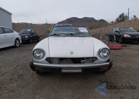 1975 Fiat 124 Spider z USA, uszkodzony, nr VIN 124CS10090362